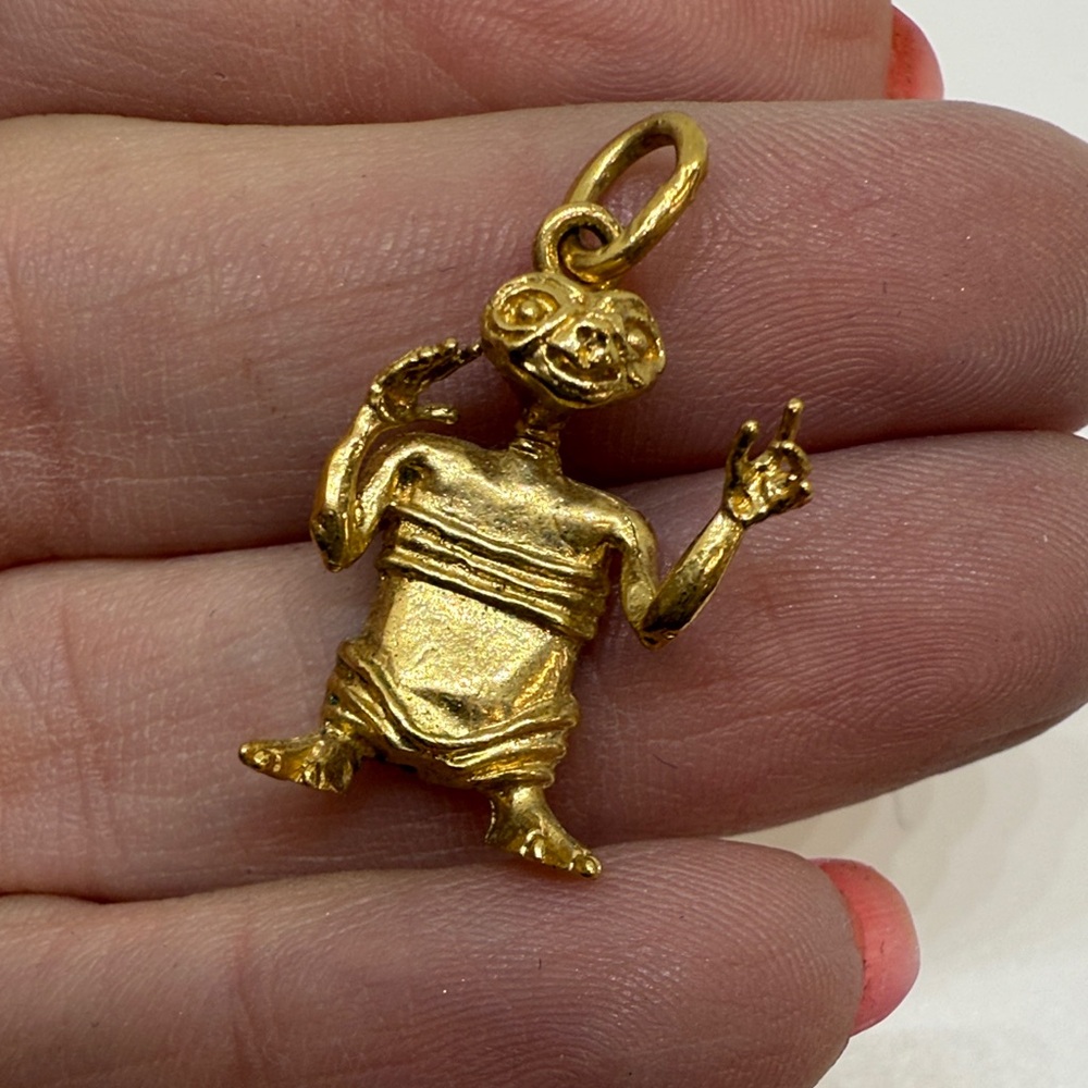 E.T Vintage Gold Tone Pendant Charm 3D